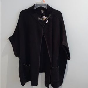 Black poncho, short-sleeve, with pockets